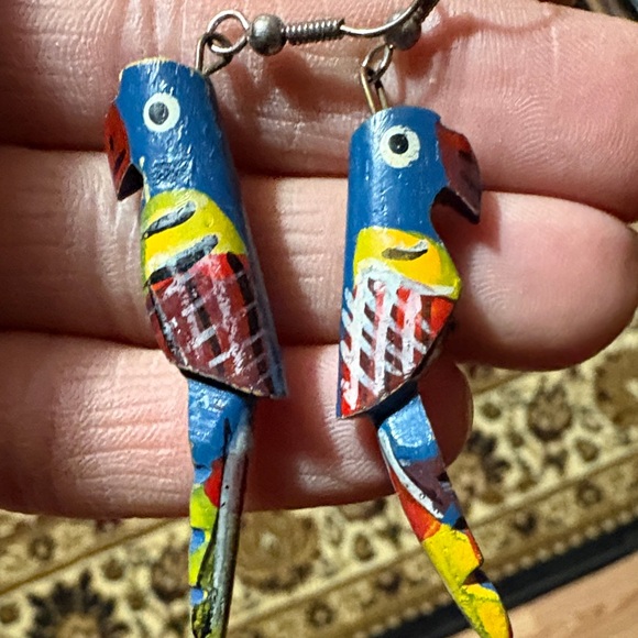 VINTAGE HANDPAINTED WOODEN MULTICOLORED PARROT DANGLE HOOK 2.3" EARRINGS - Picture 2 of 7